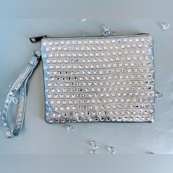 💎🤍🤍 ELEGANT SILVER CLUTCH🤍🤍💎 - Picture 4 of 4